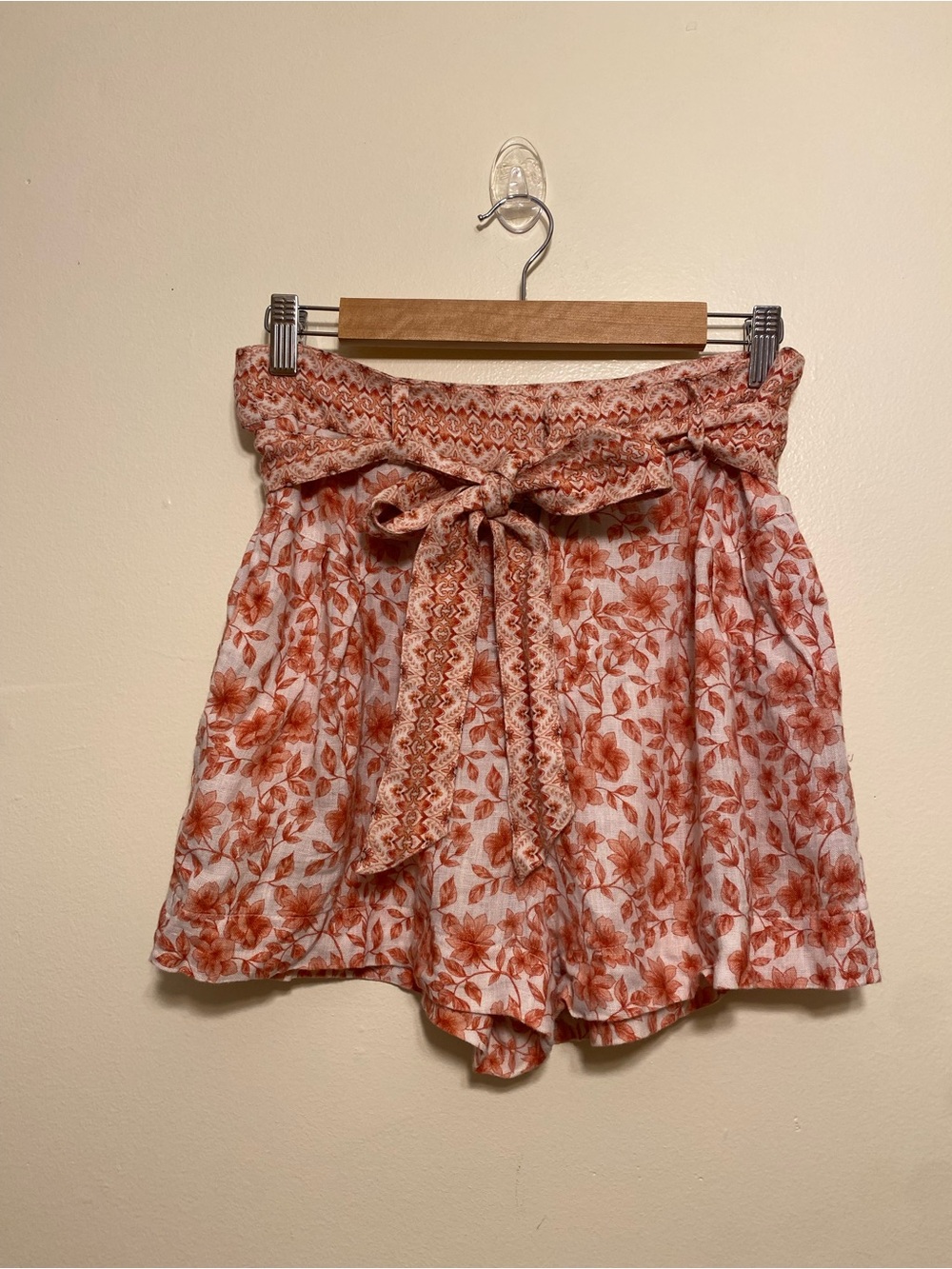 INTERMIX Floral Smocked Waist High-Rise Shorts - Rust on White . Size 6